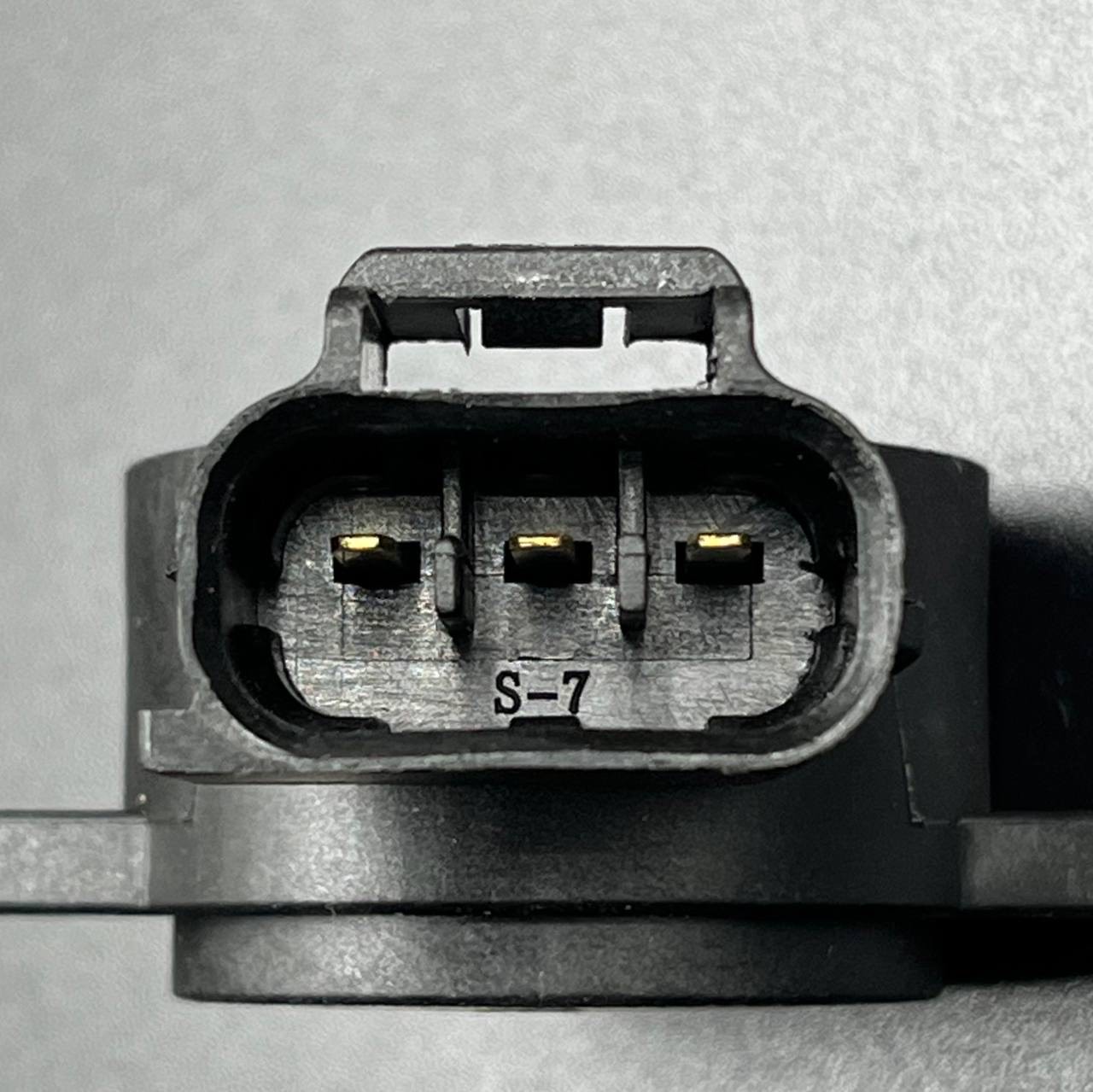 00E9A0E5-4FBA-460B-8715-BC1DFA5C2B07