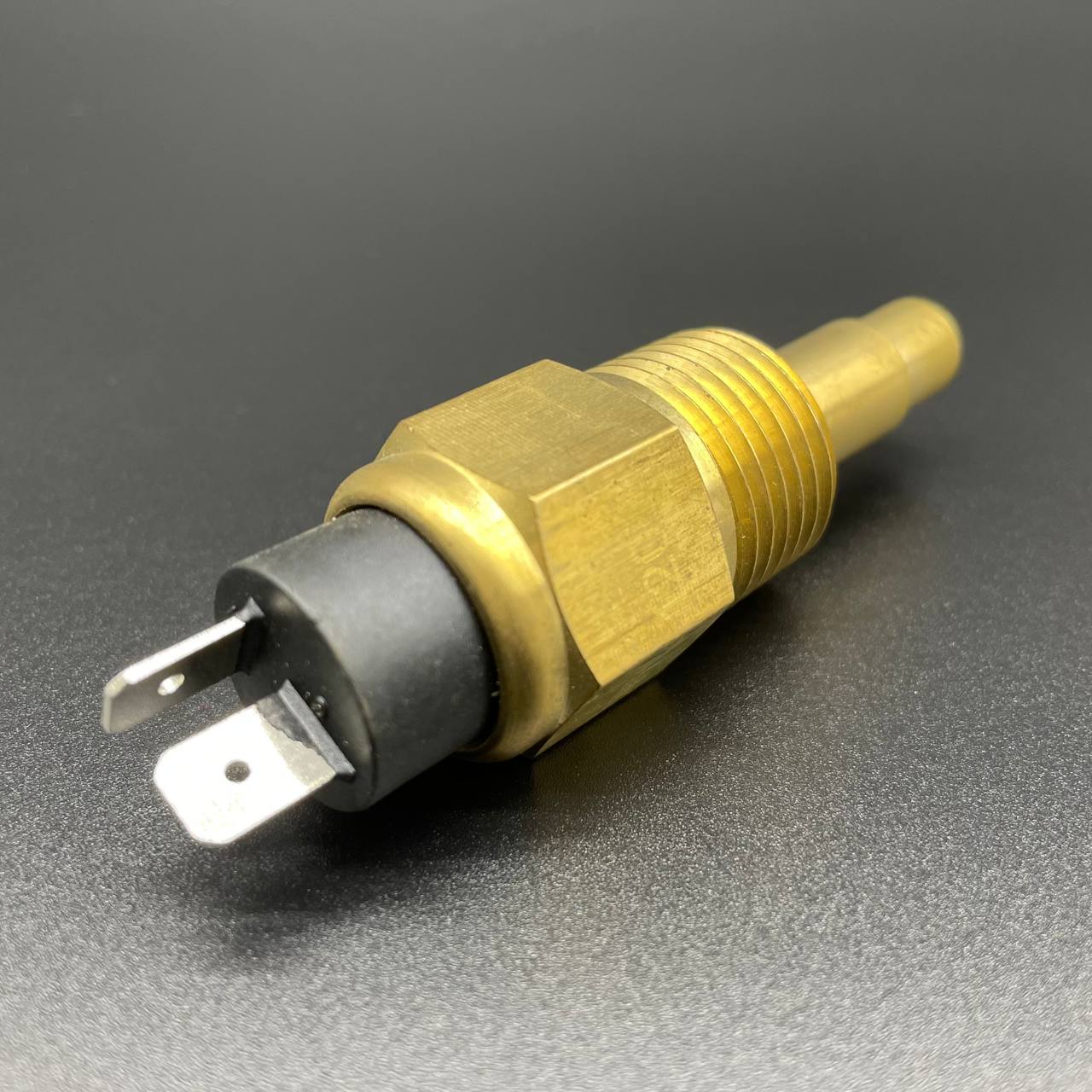 photo5341597092155601126