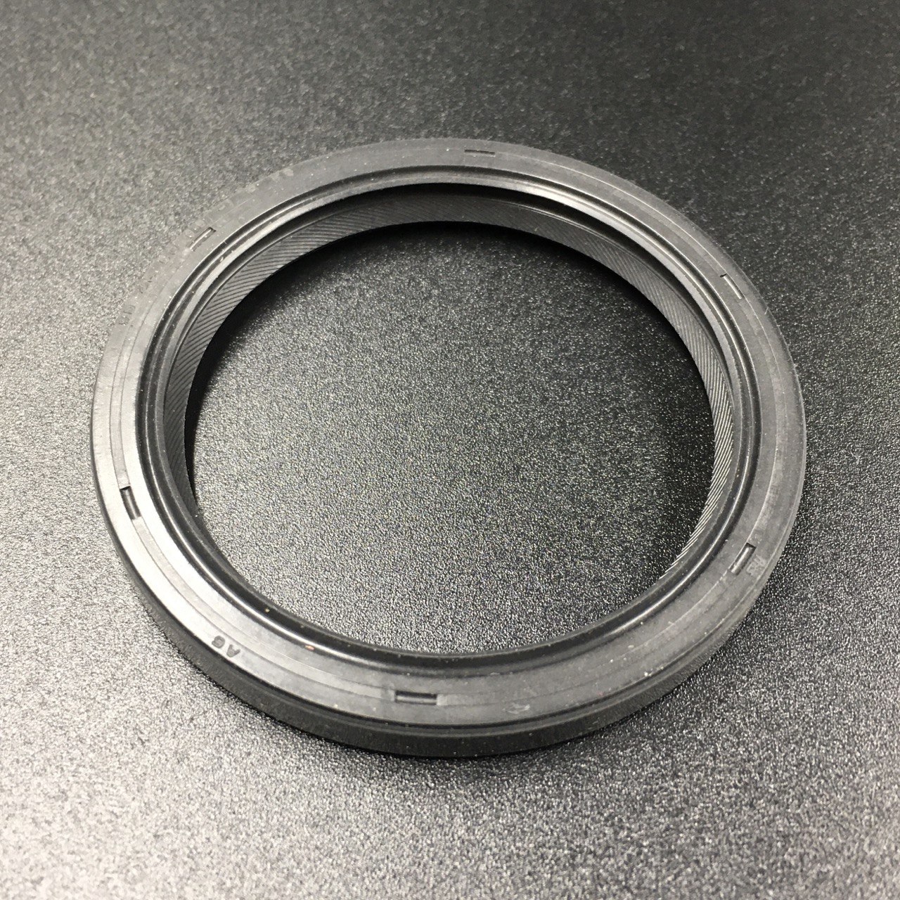 photo5327763693984919419