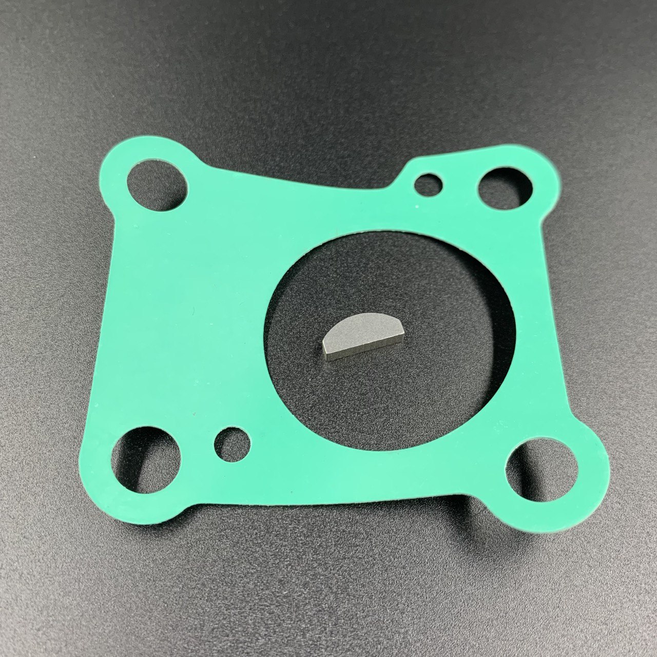 photo5415663060145778915