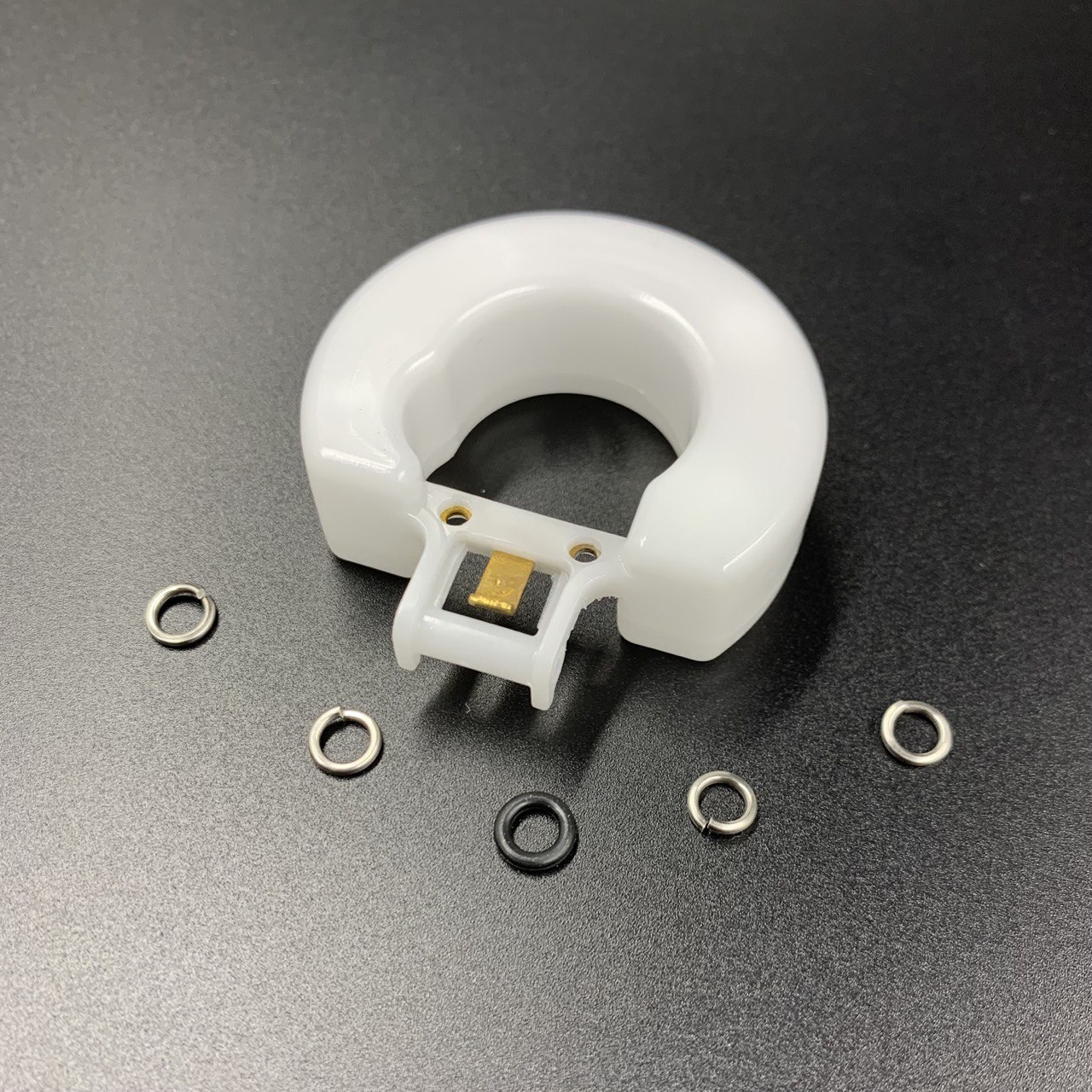 photo5415663060145778942