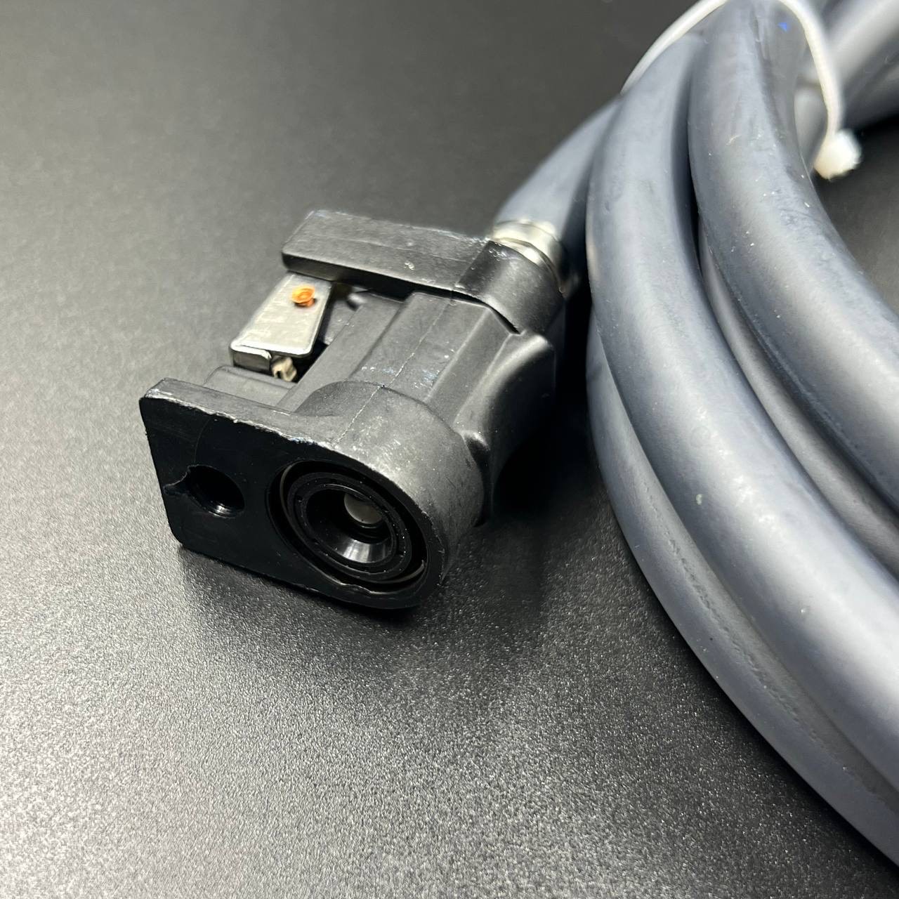 5BB76CFD-F807-41AF-980D-AC14B50284E6