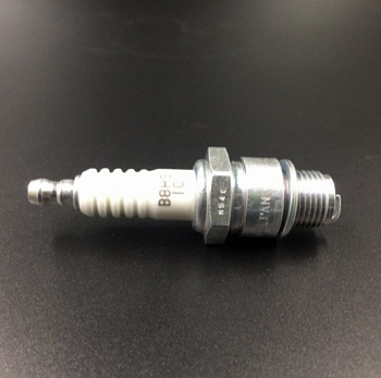 Свеча зажигания 7637 B8HS-10 /фиксированная контактная гайка (NGK )
