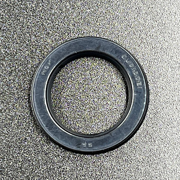 Уплотнение штока гидроподъемника Yamaha 115-250, F95-275 (64E-4384J-00) (Yamaha)