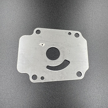 Пластина помпы охлаждения Suzuki DF25-30(A) (17471-94L00) (Suzuki)