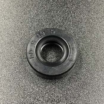Сальник Yamaha (93106-09014) (9x19x5) (Omax2)