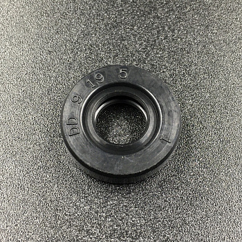 Сальник Yamaha (93106-09014) (9x19x5) (Omax)