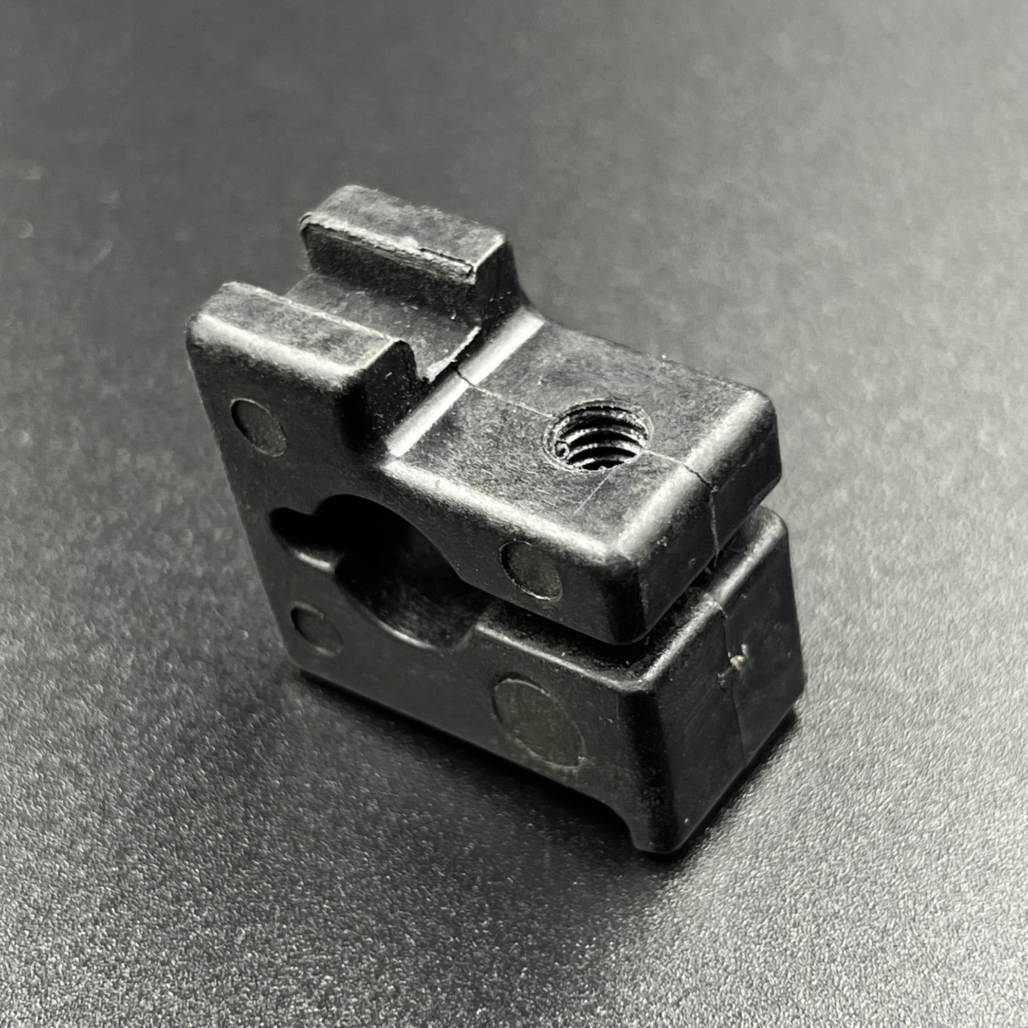 DB069AEF-907E-4369-8F81-9DBF40002002