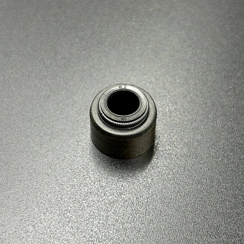 Колпачок маслосъемный Mercruiser 357 MAG BRAVO 4V/357 ALPHA 4V/383 MAG BRAVO 4V(8M0050563) (Quicksil