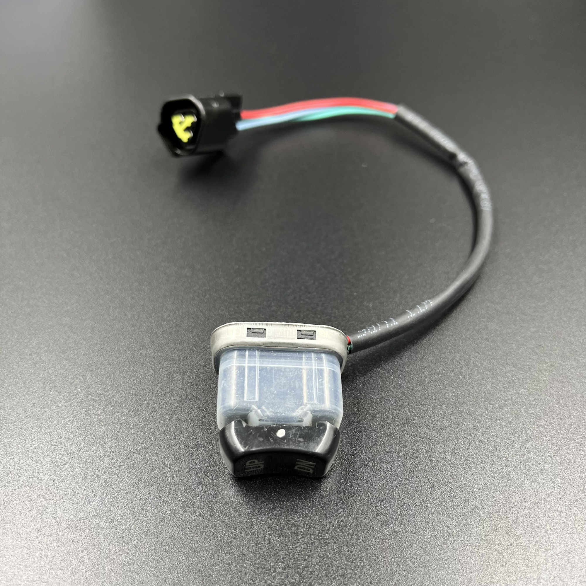 04973C75-7AAA-452D-A10D-F9C270905B4A