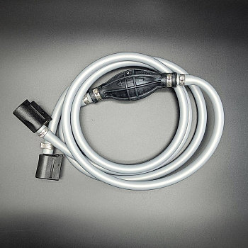 Шланг топливный (внутр. 8,0 мм (5/16"), внешн. 14 мм, дл. 2,44 м) с грушей и коннекторами Mercury (3