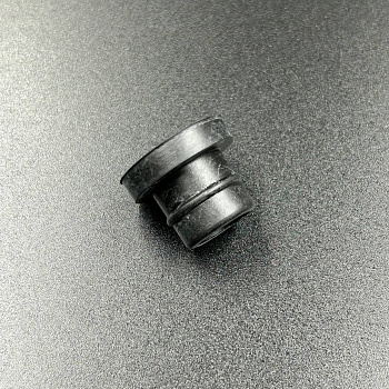 Уплотнение трубки охлаждения Suzuki DT 40-40C, DF 40-50 (нижнее) (Suzuki)