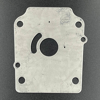 Пластина помпы охлаждения Suzuki DF70-90(A) (17471-87L00) (Suzuki)