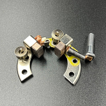 Щеточный узел Suzuki 20-40, Yamaha 40-70(689-81840-11) (Omax)
