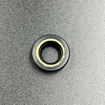 Сальник Yamaha (93101-11M23) (11,8х22х7) (RT)