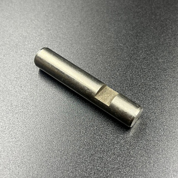 Ось вращения крышки реверса (Premarine)