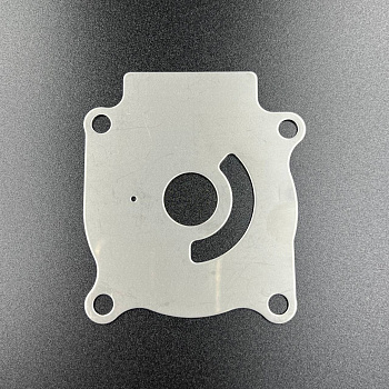 Пластина помпы охлаждения Suzuki DT20-40, DF25-50 (Sinera)