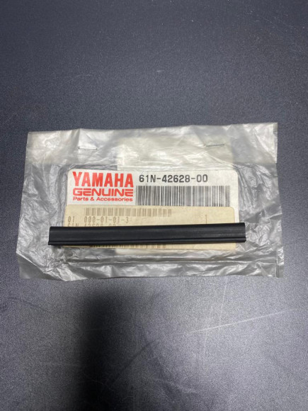 Уплотнение крышки капота Yamaha 61N-42628-00 (RAC)